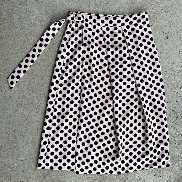 J. Crew Dresses & Skirts - J. Crew 365 blush pink/black polka dot wrap skirt size 2